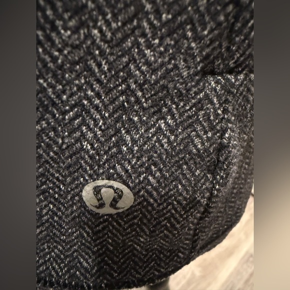Lululemon Run Briskly Tech Long Sleeve Top Herringbone Gray Zip Pocket Slim Fit - Picture 7 of 15